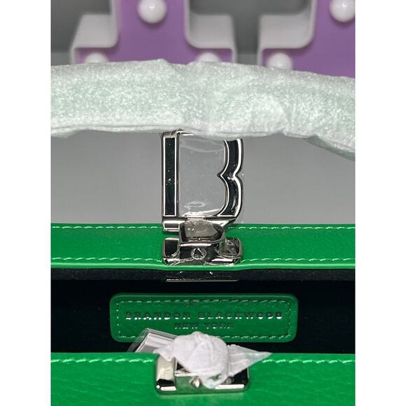 Brandon Blackwood
Slim Trunk
True Green Leather w/ Silver Hardware - Picture 3 of 8